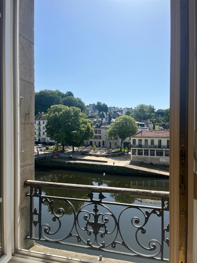 Exclusivité Agence. Quimper Centre L’Elégant Appartement T3 de 70 m² & Sa Vue Exceptionnelle Sur L’Odet.