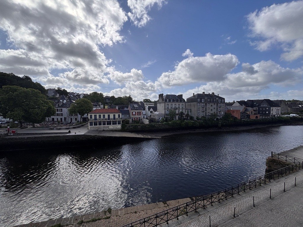 Exclusivité Agence. Quimper Centre L’Elégant Appartement T3 de 70 m² & Sa Vue Exceptionnelle Sur L’Odet.