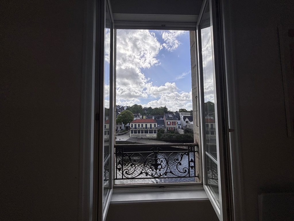 Exclusivité Agence. Quimper Centre L’Elégant Appartement T3 de 70 m² & Sa Vue Exceptionnelle Sur L’Odet.