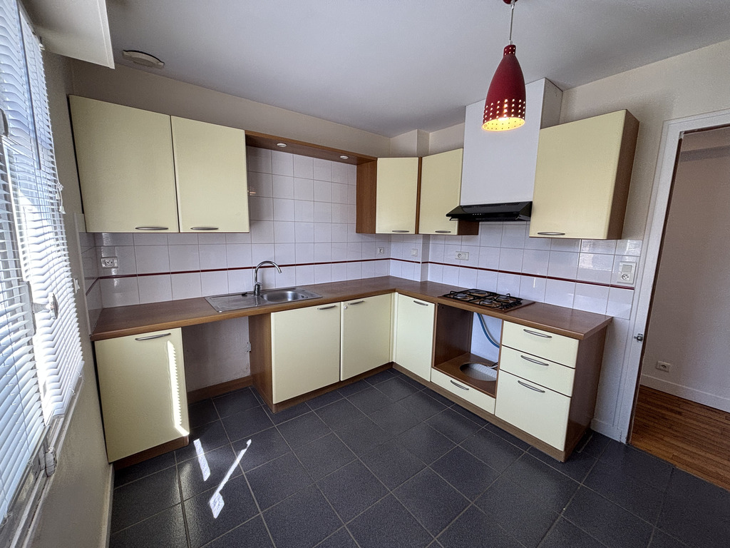 A LOUER. Libre début Juillet 2026. Quimper, Centre-Ville, Appartement T4 de 100 m²