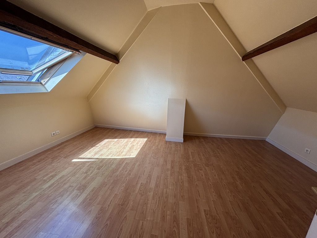 A LOUER. Libre début Juillet 2026. Quimper, Centre-Ville, Appartement T4 de 100 m²