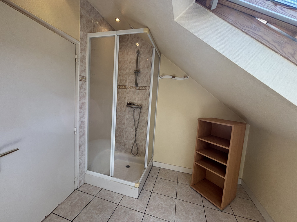 A LOUER. Libre début Juillet 2026. Quimper, Centre-Ville, Appartement T4 de 100 m²