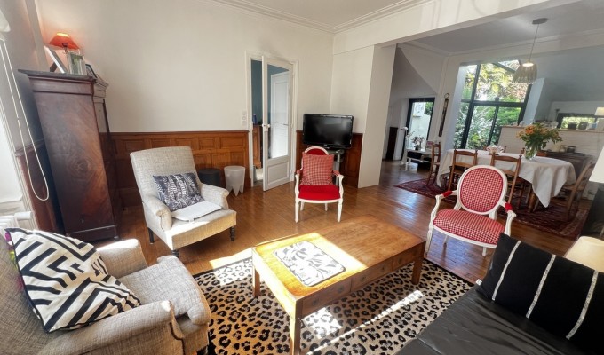 Lorient, Quartier Carnel – Le Charme Affirmé d’une Année 30 de 124m2 et son Jardin Cosy