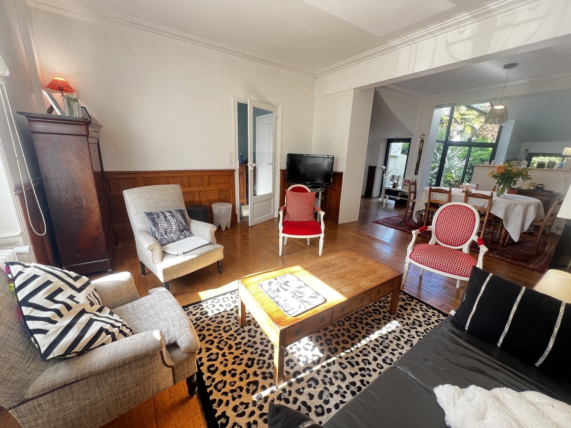 Lorient, Quartier Carnel – Le Charme Affirmé d’une Année 30 de 124m2 et son Jardin Cosy