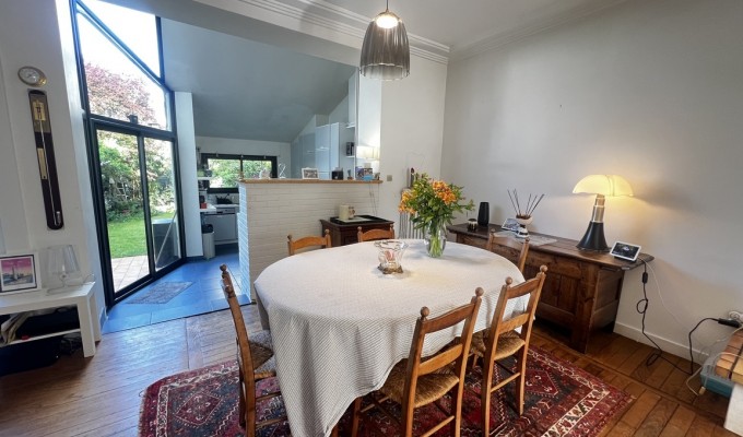 Lorient, Quartier Carnel – Le Charme Affirmé d’une Année 1930 de 124 m² & son Jardin Cosy