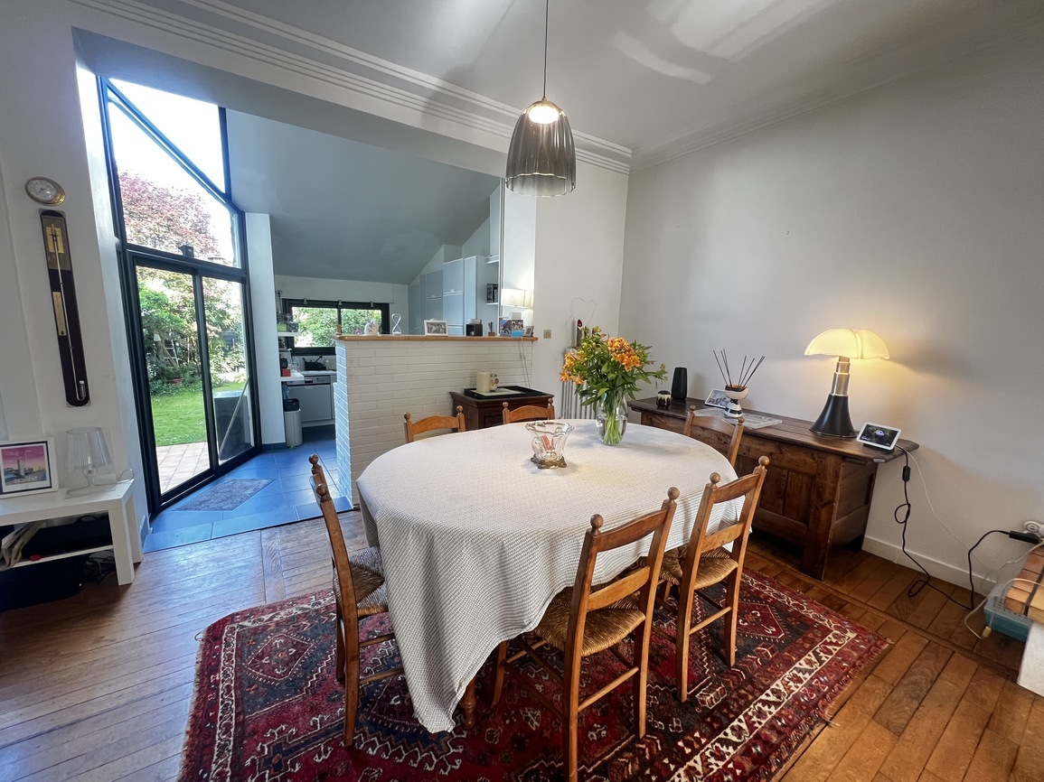 Lorient, Quartier Carnel – Le Charme Affirmé d’une Année 30 de 124m2 et son Jardin Cosy