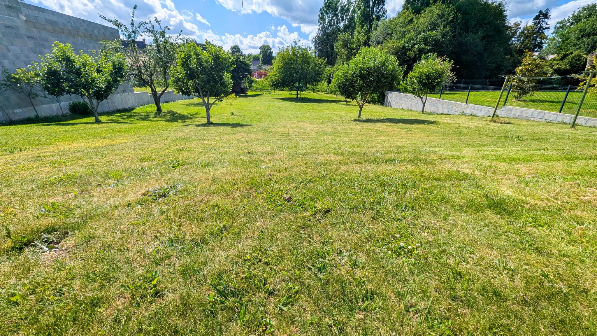 Ploërmel Hypercentre – La Maison De Plain-Pied (104 m²) Rare & Évolutive Sur Grand Terrain Arboré