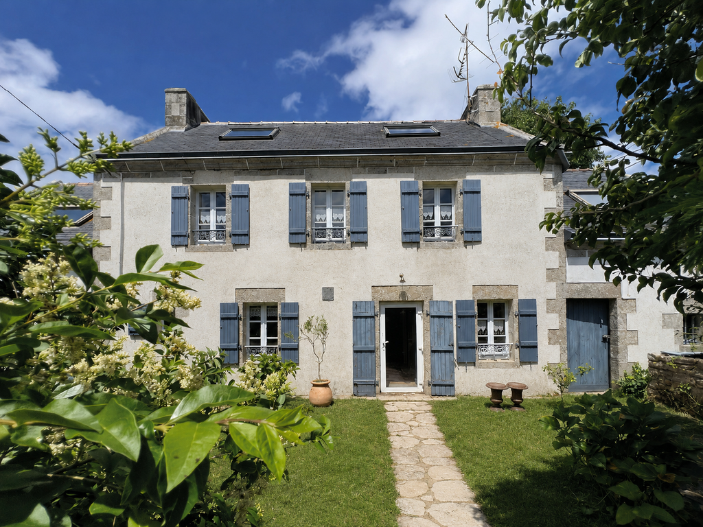 Plogoff – Propriété en Pierre Close de Murs & Jardin Intimiste aux Portes de l’Océan