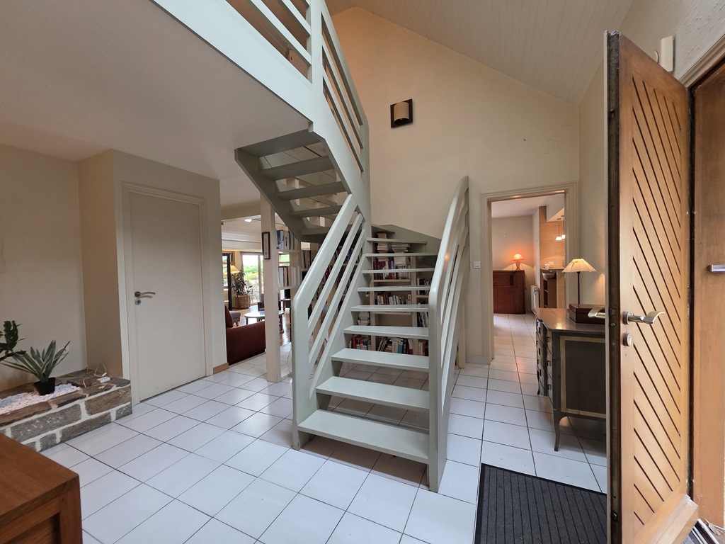 Quimper Sud, Emplacement Exceptionnel pour Cette Propriété avec Son Beau Jardin de 2300 m²