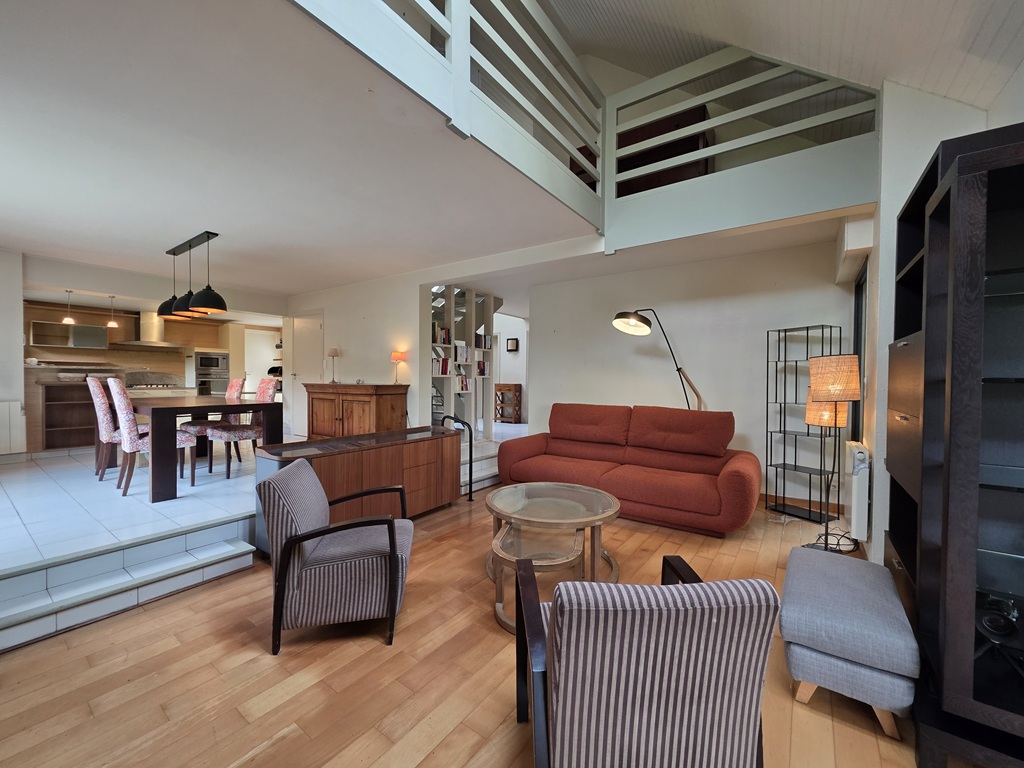 Quimper Sud, Emplacement Exceptionnel pour Cette Propriété avec Son Beau Jardin de 2300 m²