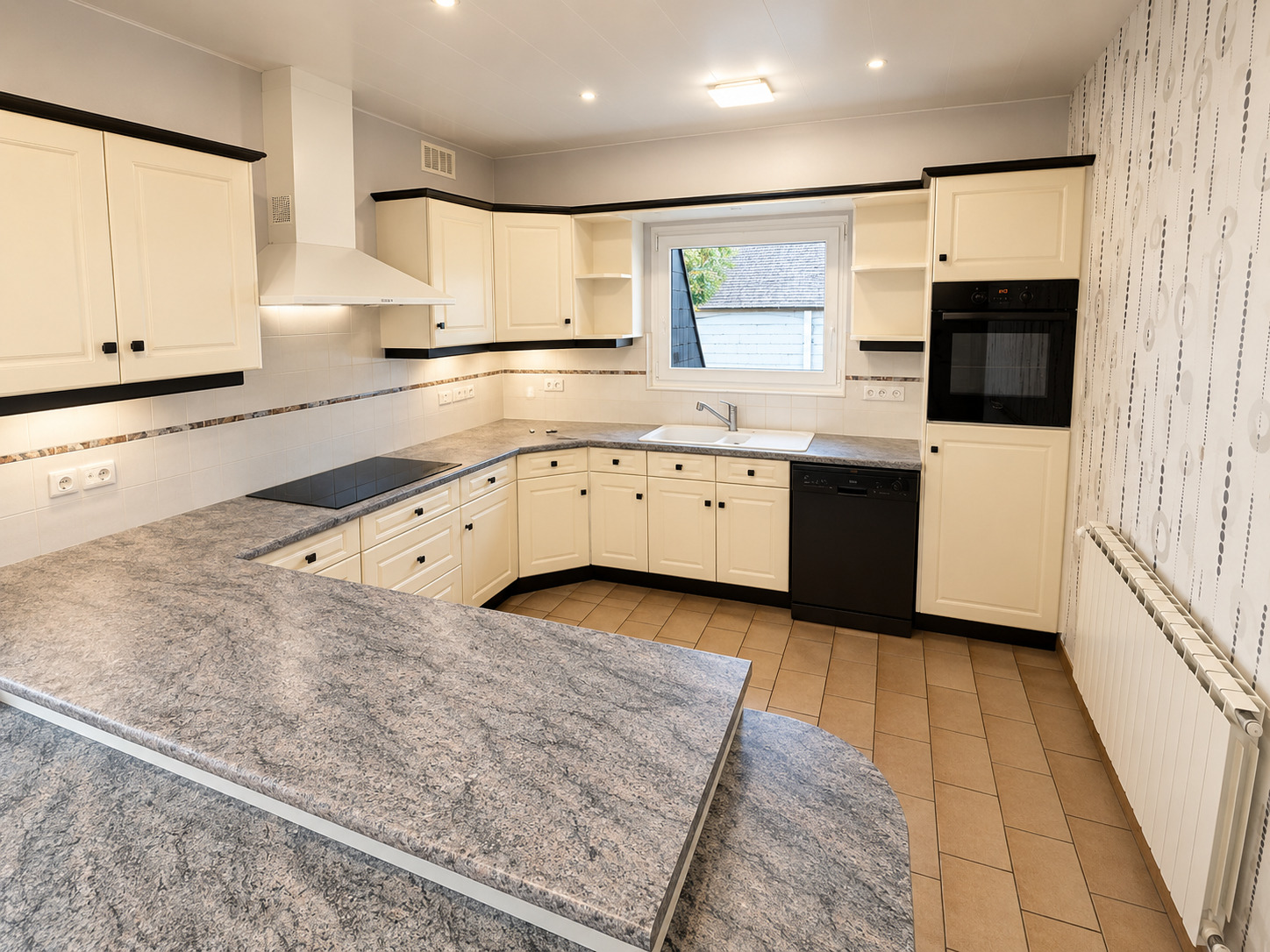 Exclusivité Agence , Quimper 15 mn , Coquette Maison Traditionnelle (110 m²) & Son jardin Clos
