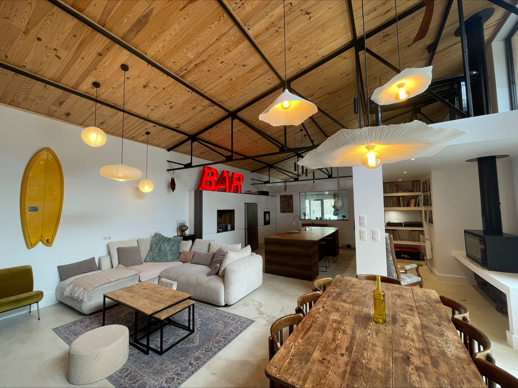 Exclusivité Agence. Douarnenez Centre-Ville – Loft d’Exception au Coeur de la Ville Aux Trois Ports
