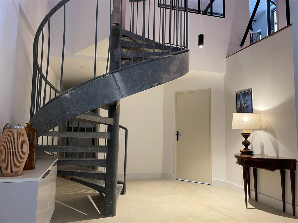 Exclusivité Agence. Douarnenez Centre-Ville – Loft d’Exception au Coeur de la Ville Aux Trois Ports