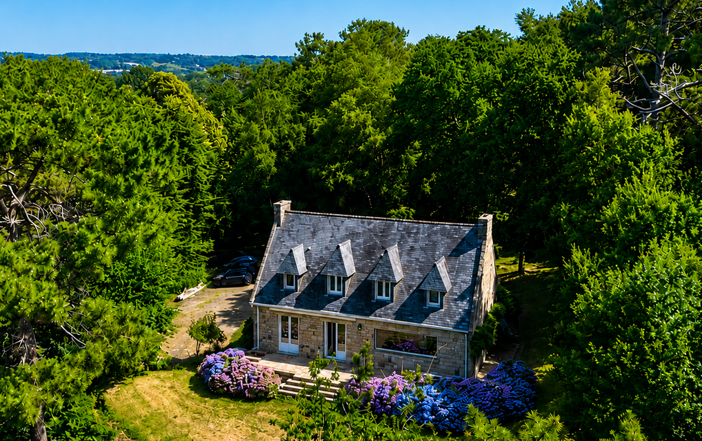 La Charismatique Maison de Caractère face à l’Aven, au Cœur d’un Environnement Naturel Préservé de 2.5ha