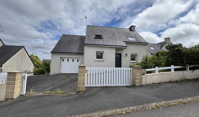 A LOUER. Libre Immédiatement. Pluguffan, Maison de 78 m² avec Jardin, Terrasse & Garage