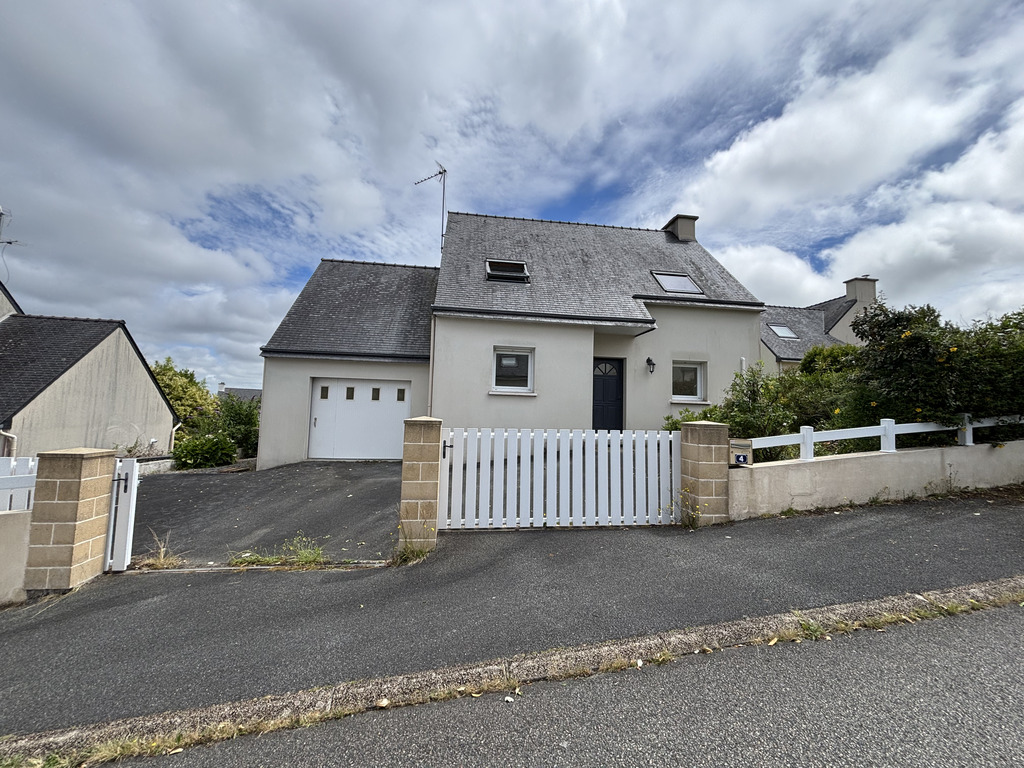 A LOUER. Libre Immédiatement. Pluguffan, Maison de 78 m² avec Jardin, Terrasse & Garage