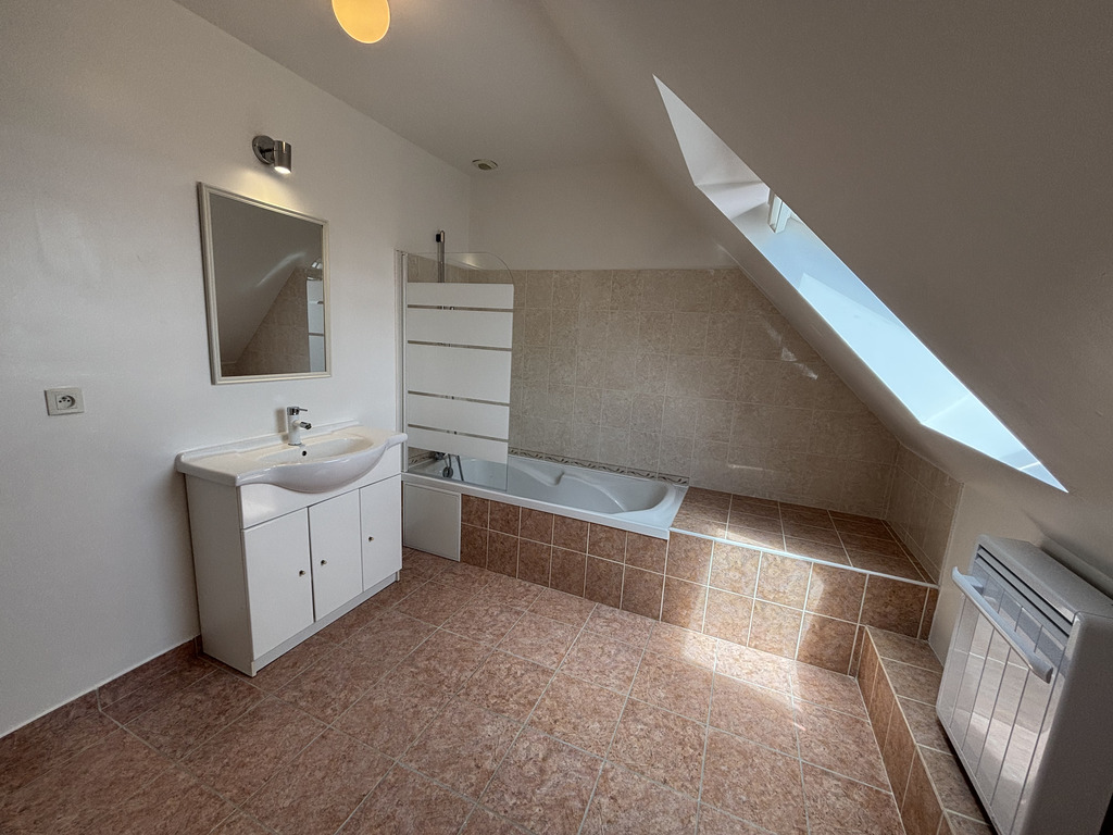 A LOUER. Libre Immédiatement. Pluguffan, Maison de 78 m² avec Jardin, Terrasse & Garage