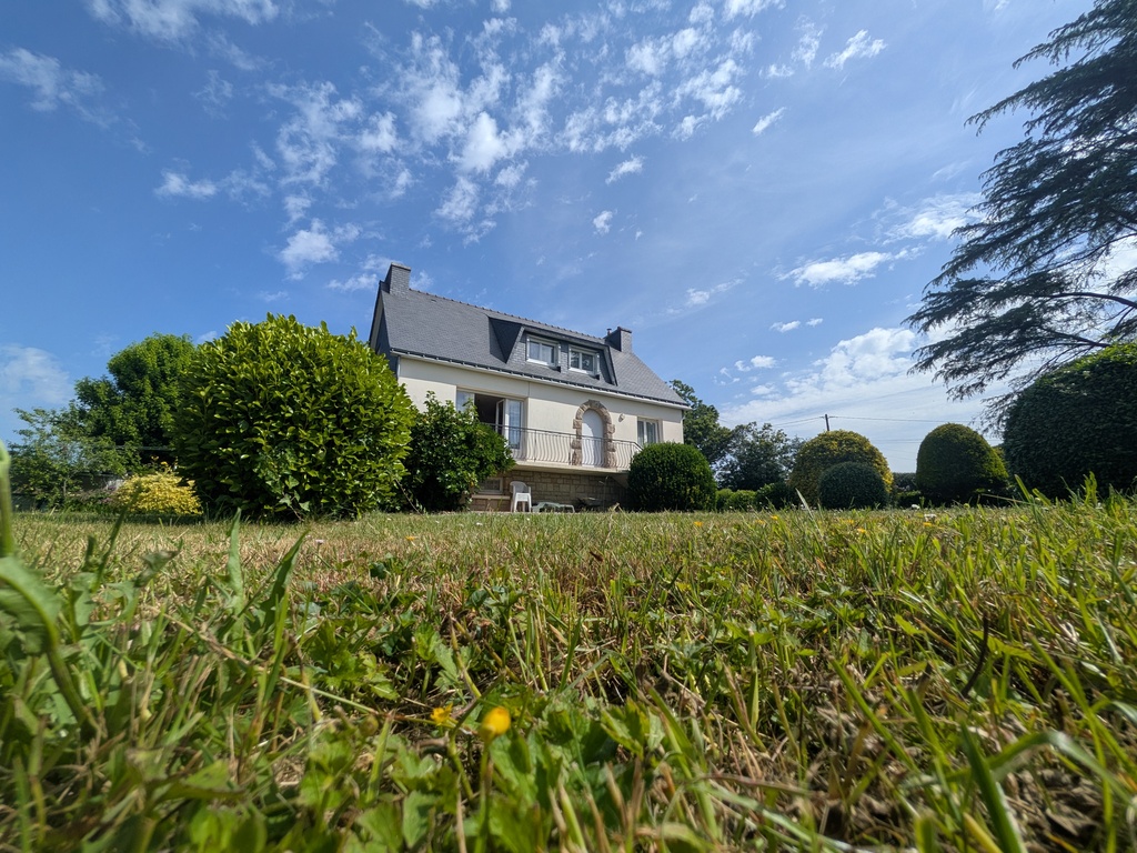 Mellac- La Lumineuse & Qualitative Maison Traditionnelle Ouverte sur la Campagne aux Portes de Quimperlé