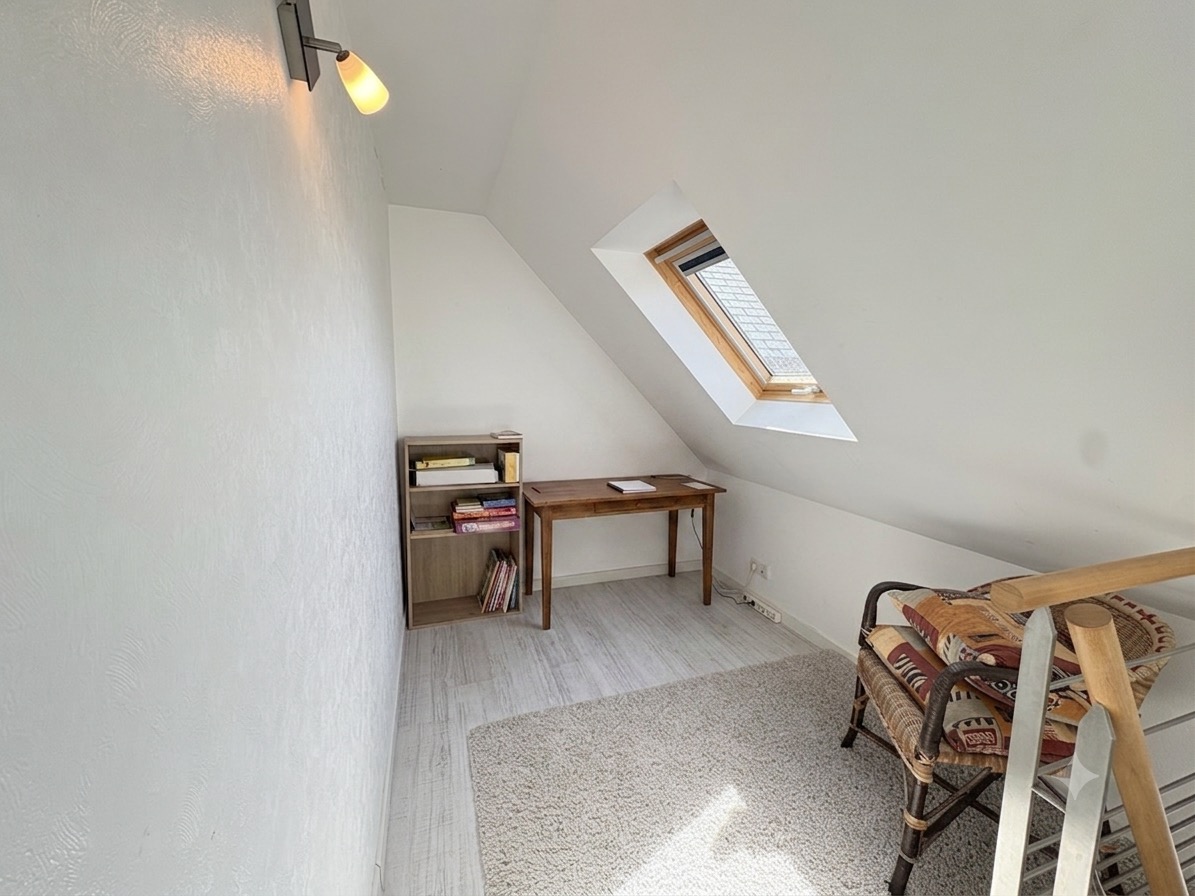 Ambiance chic & contemporaine — À 50 m de la plage, T2 duplex au dernier étage avec ascenseur, terrasse & garage