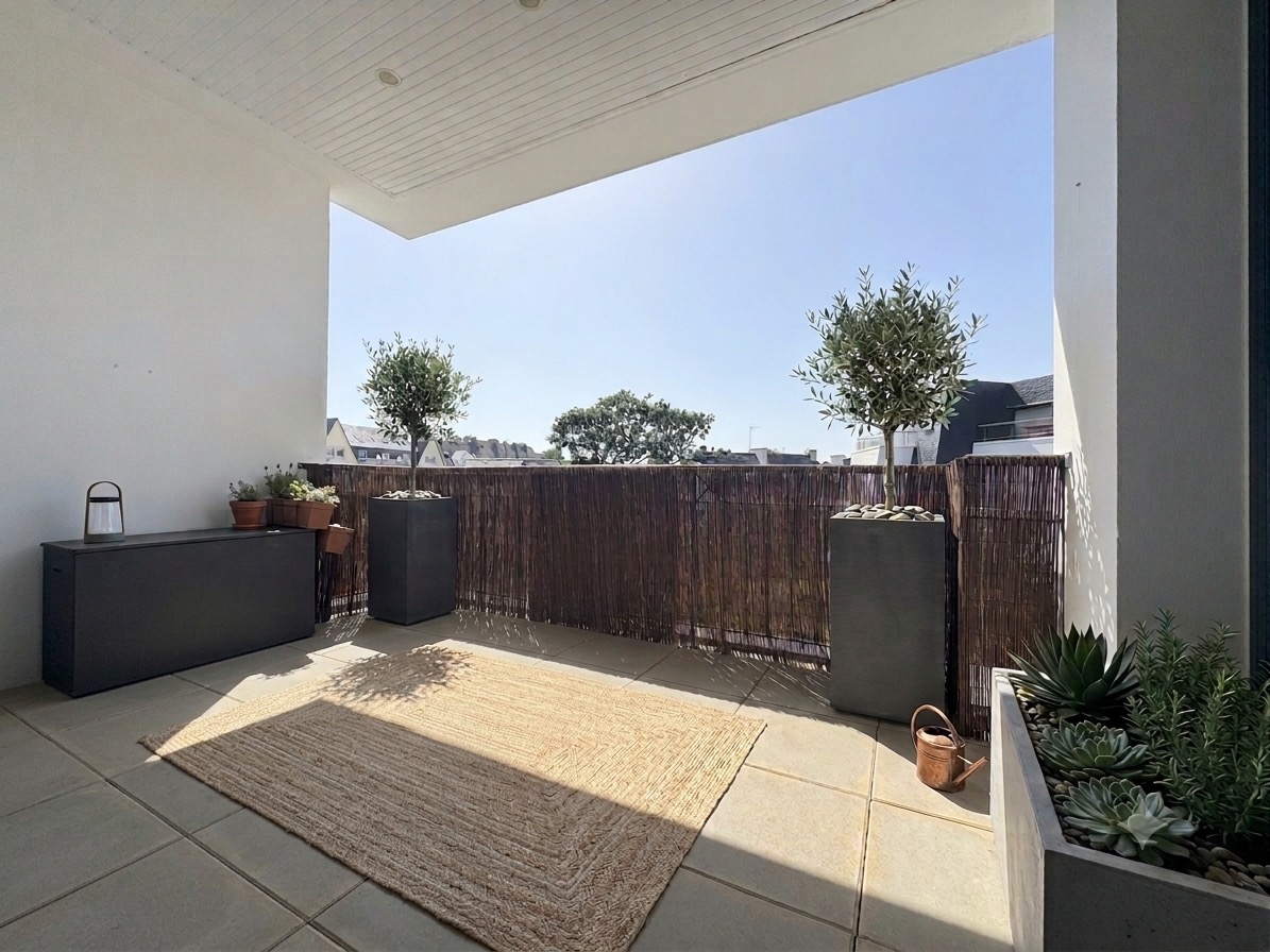 Ambiance chic & contemporaine — À 50 m de la plage, T2 duplex au dernier étage avec ascenseur, terrasse & garage