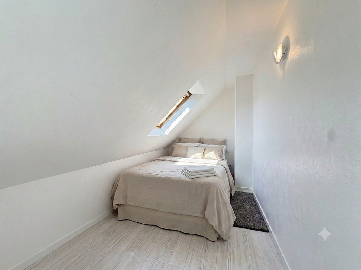 Ambiance chic & contemporaine — À 50 m de la plage, T2 duplex au dernier étage avec ascenseur, terrasse & garage