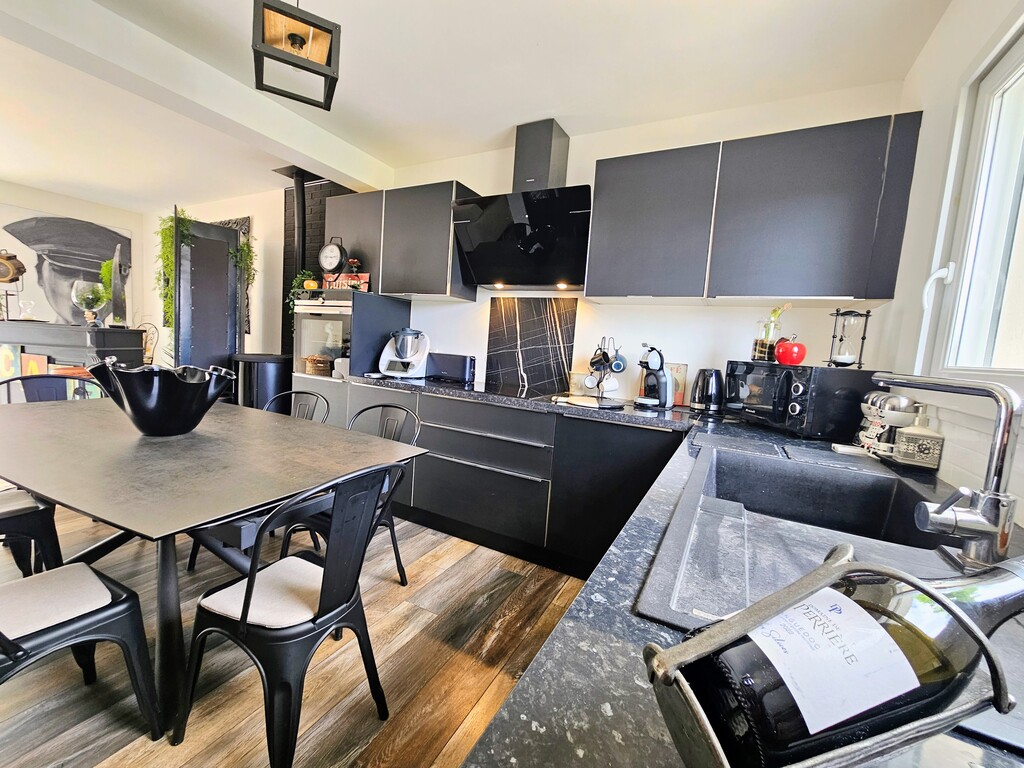 Quimper, centre ville à pied, Maison de 130 m² à la Rénovation Soignée & Qualitative