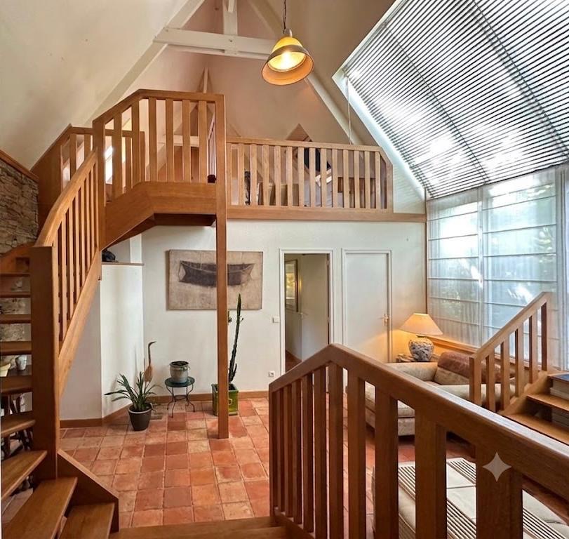 Moëlan-sur-Mer, Authentique Bâtisse  du XIXe siècle ( 221 m²) avec Dépendances ! Proche Commerces et Ecoles !