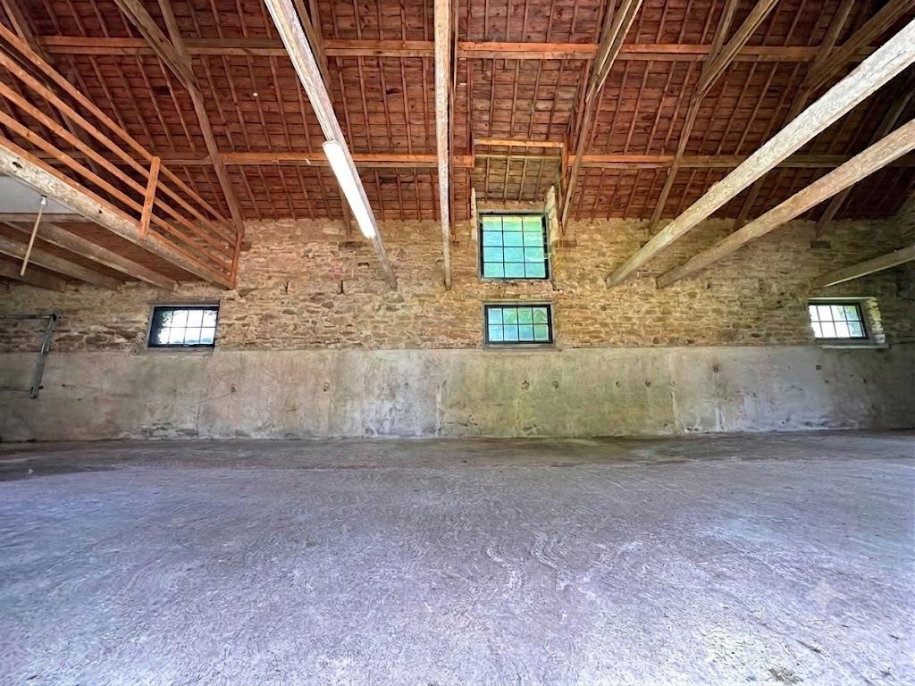 Moëlan-sur-Mer, Authentique Bâtisse  du XIXe siècle ( 221 m²) avec Dépendances ! Proche Commerces et Ecoles !