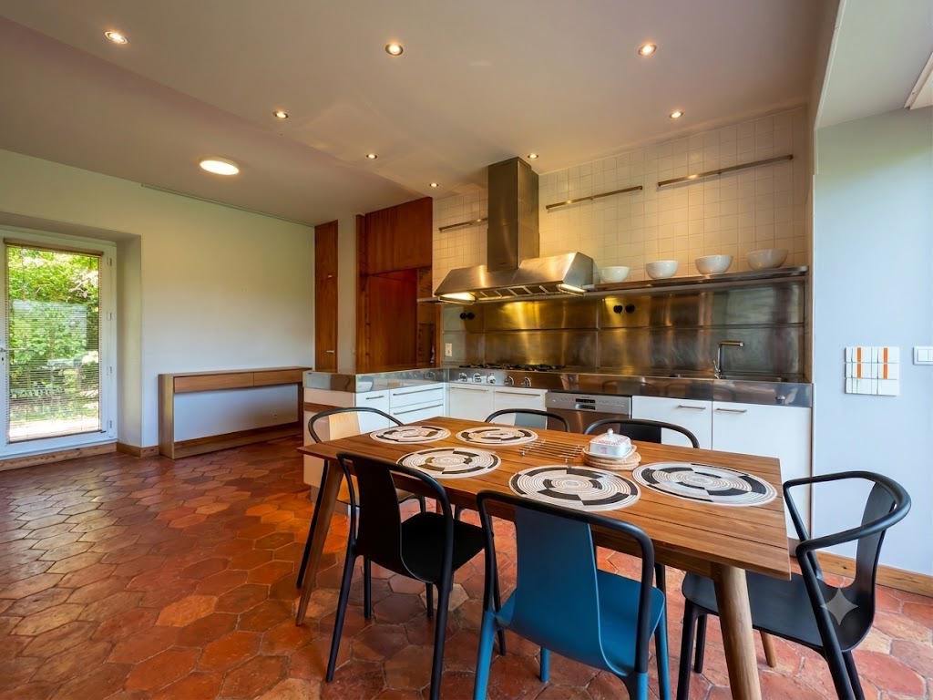Moëlan-sur-Mer, Authentique Bâtisse  du XIXe siècle ( 221 m²) avec Dépendances ! Proche Commerces et Ecoles !