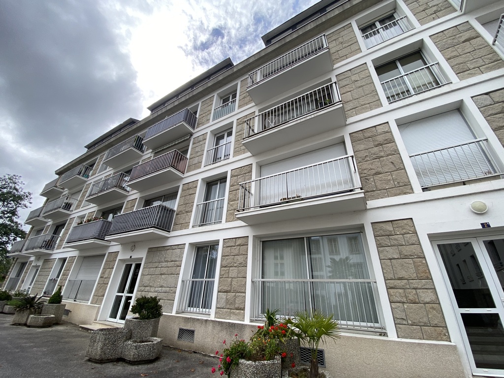 À louer – Disponible – Quimper Centre-ville accessible à pied, T2 Rénové avec parking Privatif !