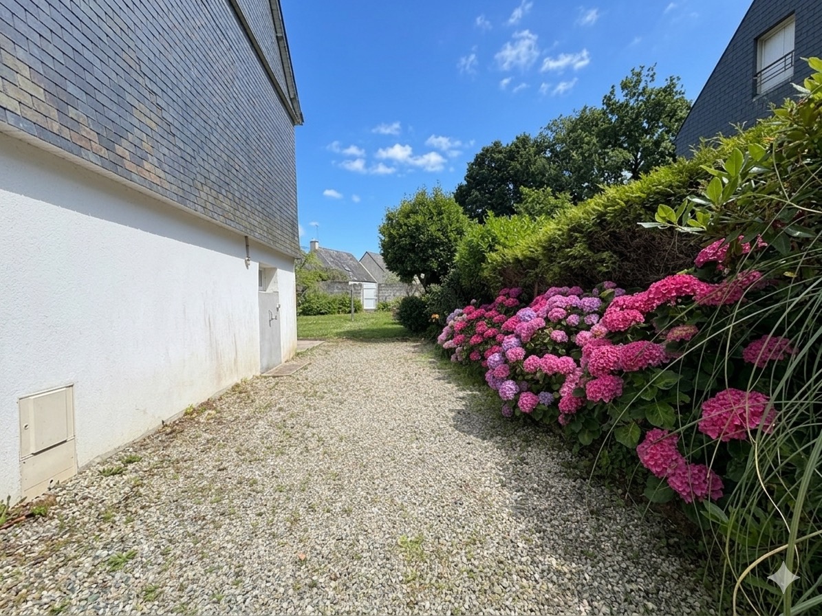 Quimper Manoir des Salles-Coup de Coeur Pour Cette Chaleureuse & Impeccable Maison de Ville de 120m² &  Son Jardin Clos.