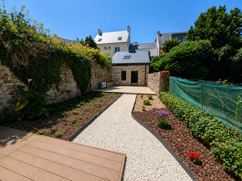 Lorient, Kerentrech – La Maisonnette En Pierre Rénovée & Son Jardin Clos