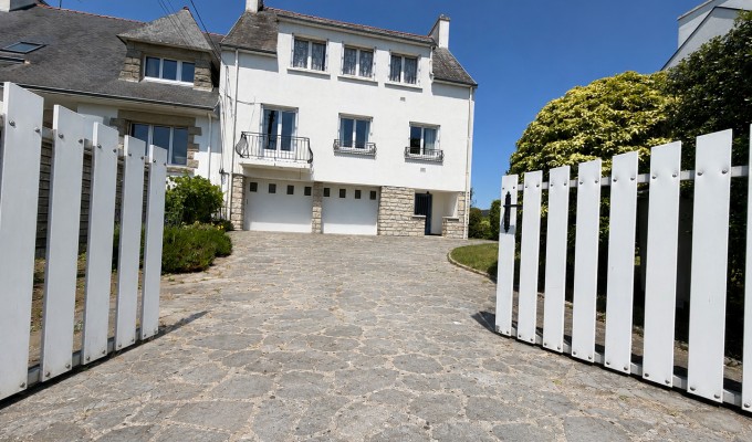 Kerfeunteun, Quartier Prisé Pour Maison Traditionnelle ( 120 m² ) Avec Double Garage & Jardin Clos