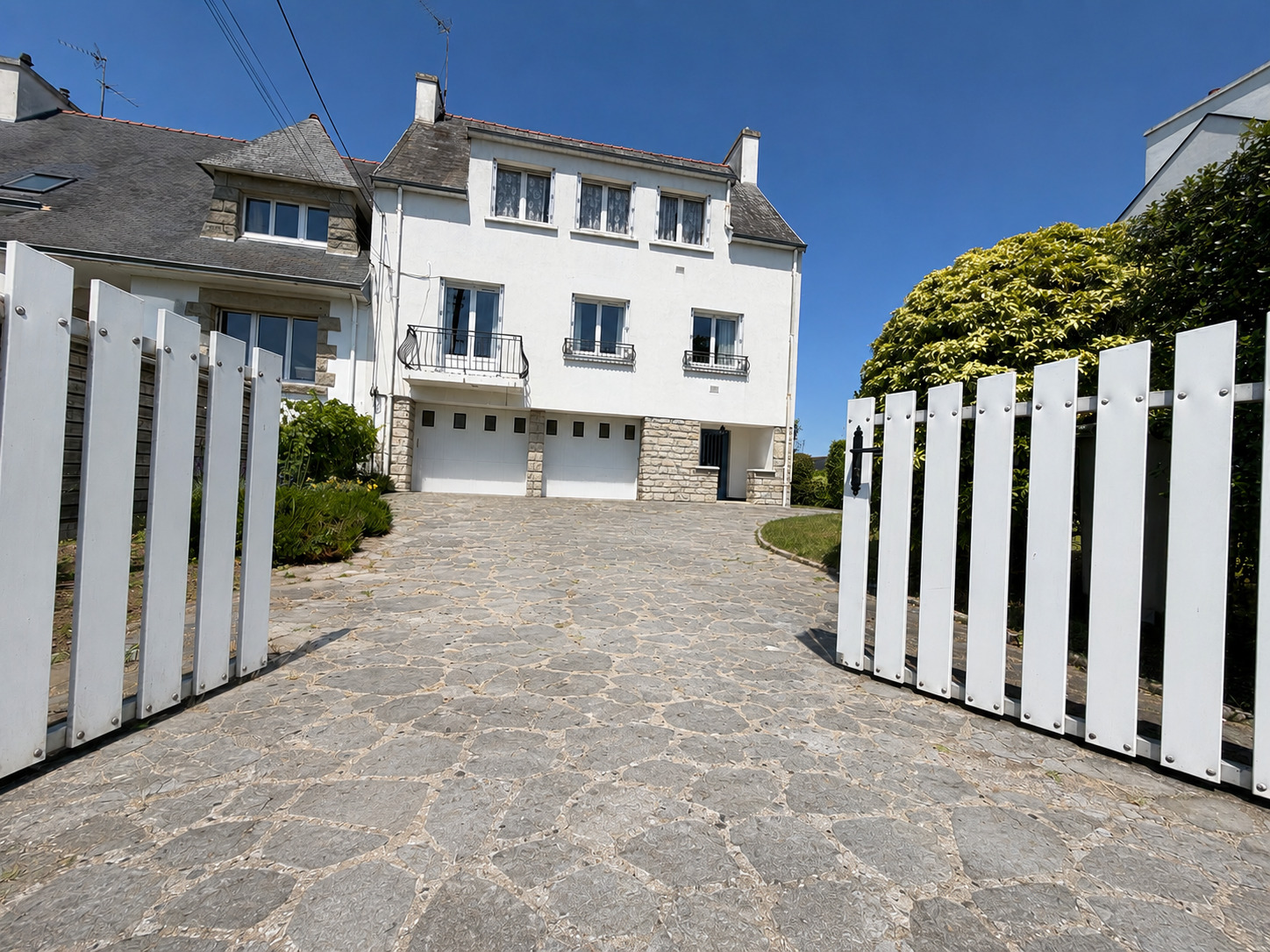 Kerfeunteun, Quartier Prisé Pour Maison Traditionnelle ( 120 m² ) Avec Double Garage & Jardin Clos