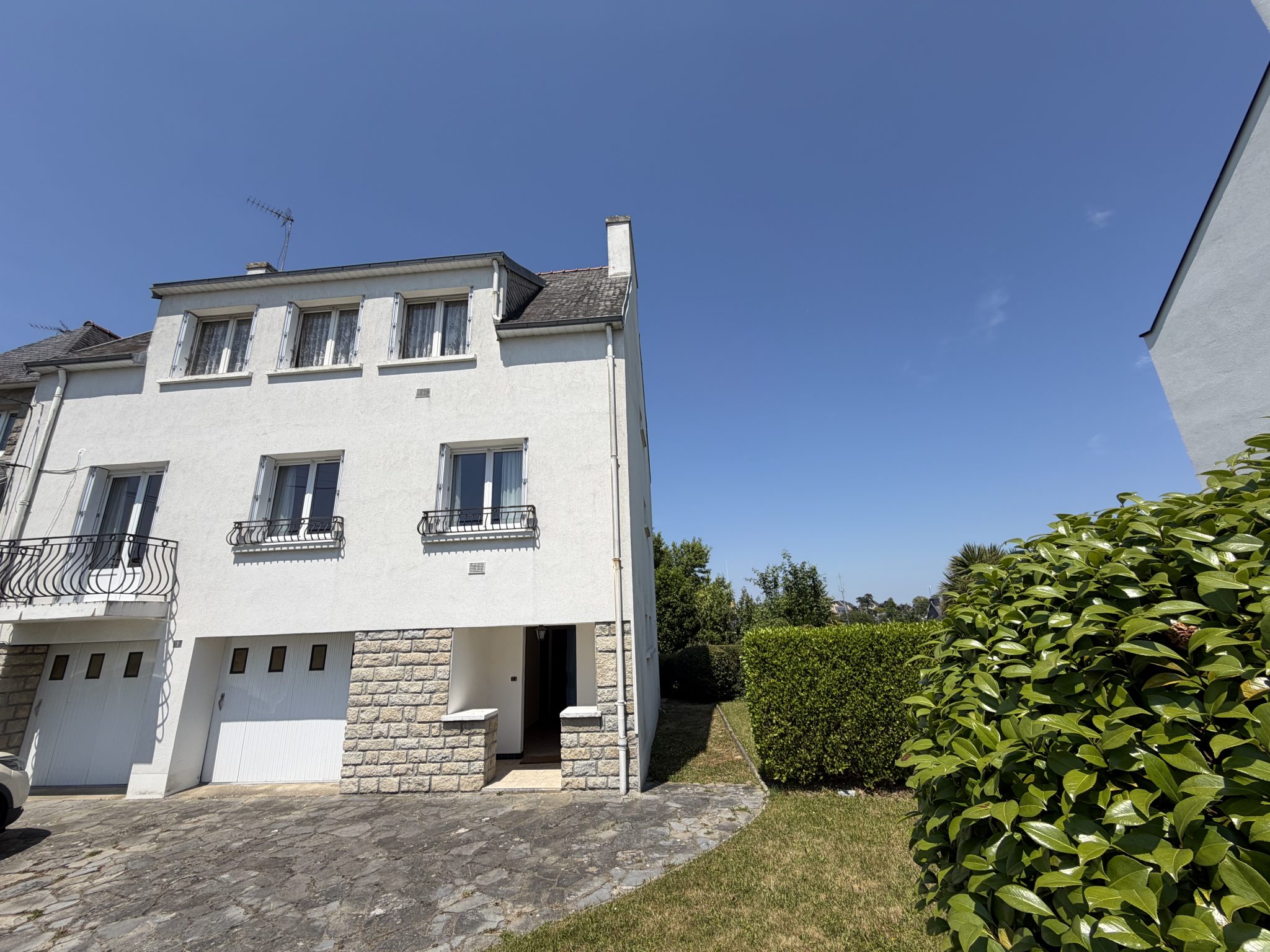 Kerfeunteun, Quartier Prisé Pour Maison Traditionnelle ( 120 m² ) Avec Double Garage & Jardin Clos