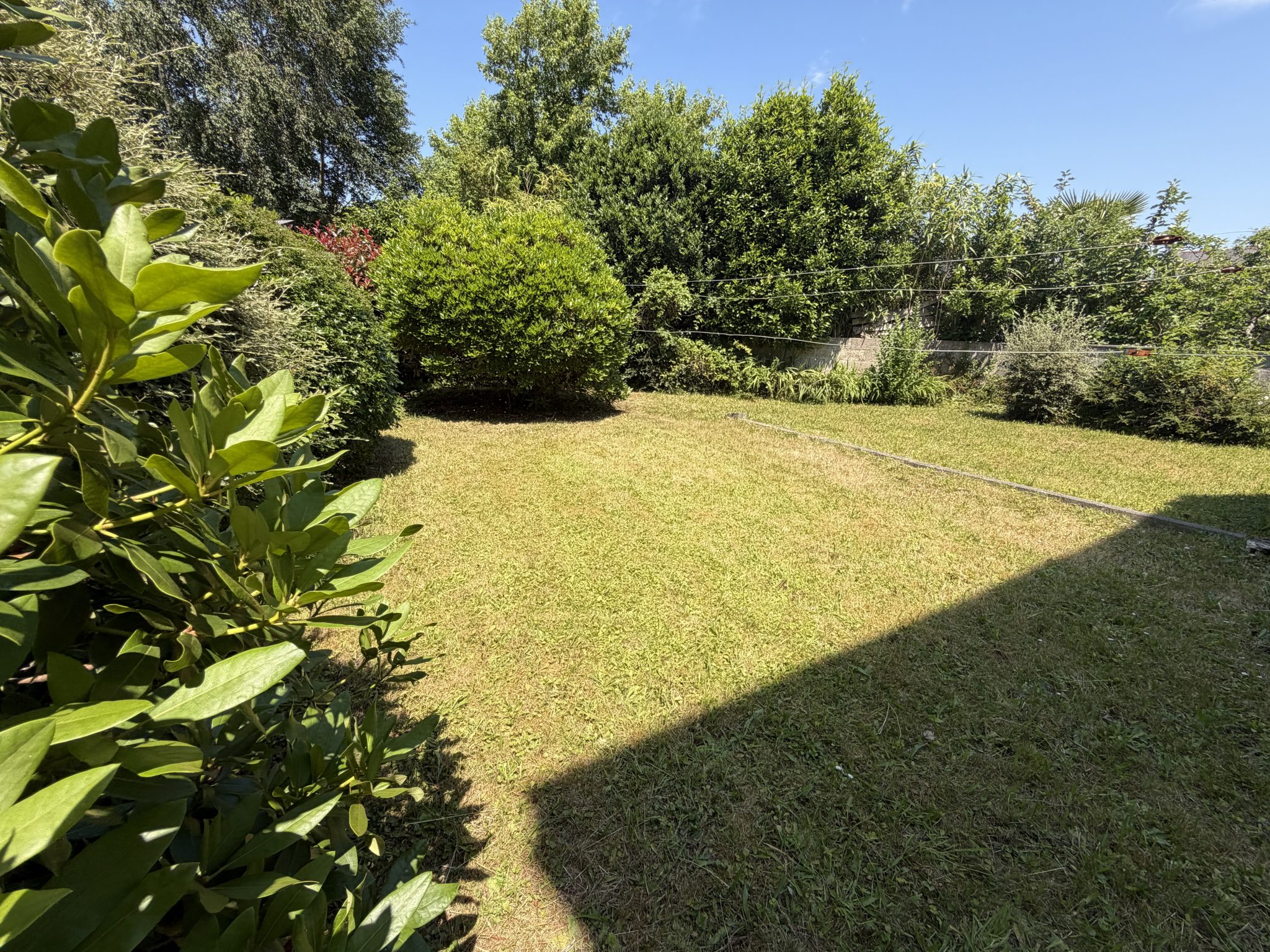 Kerfeunteun, Quartier Prisé Pour Maison Traditionnelle ( 120 m² ) Avec Double Garage & Jardin Clos