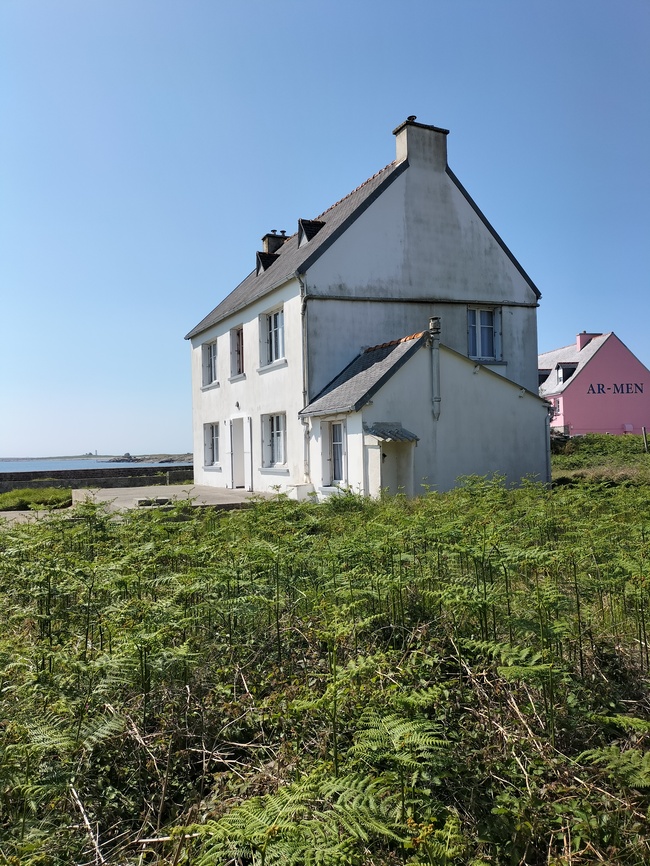 Ile de Sein – L’Emplacement Rêvé pour cette Maison de 110 m² avec Vue Mer