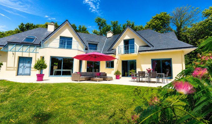 Exclusivité Agence , Quimper, Elégance Architecturale & Volumes (307m²) Pour Remarquable Propriété Avec Piscine