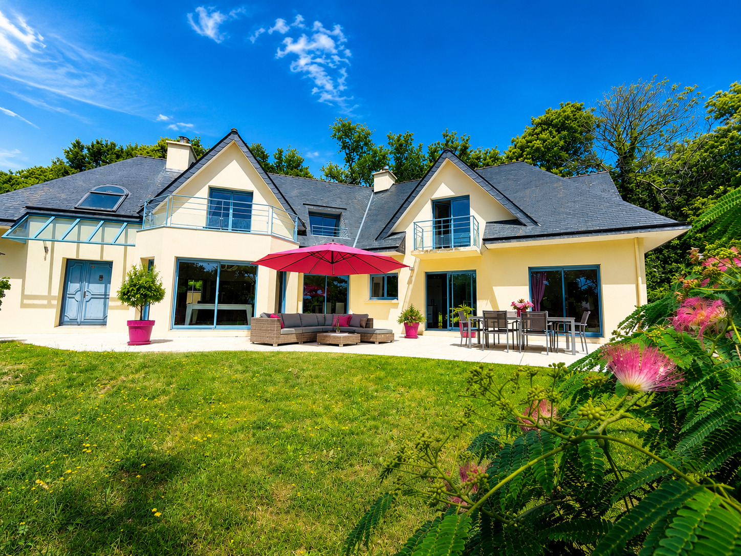 Exclusivité Agence , Quimper, Elégance Architecturale & Volumes (307m²) Pour Remarquable Propriété Avec Piscine