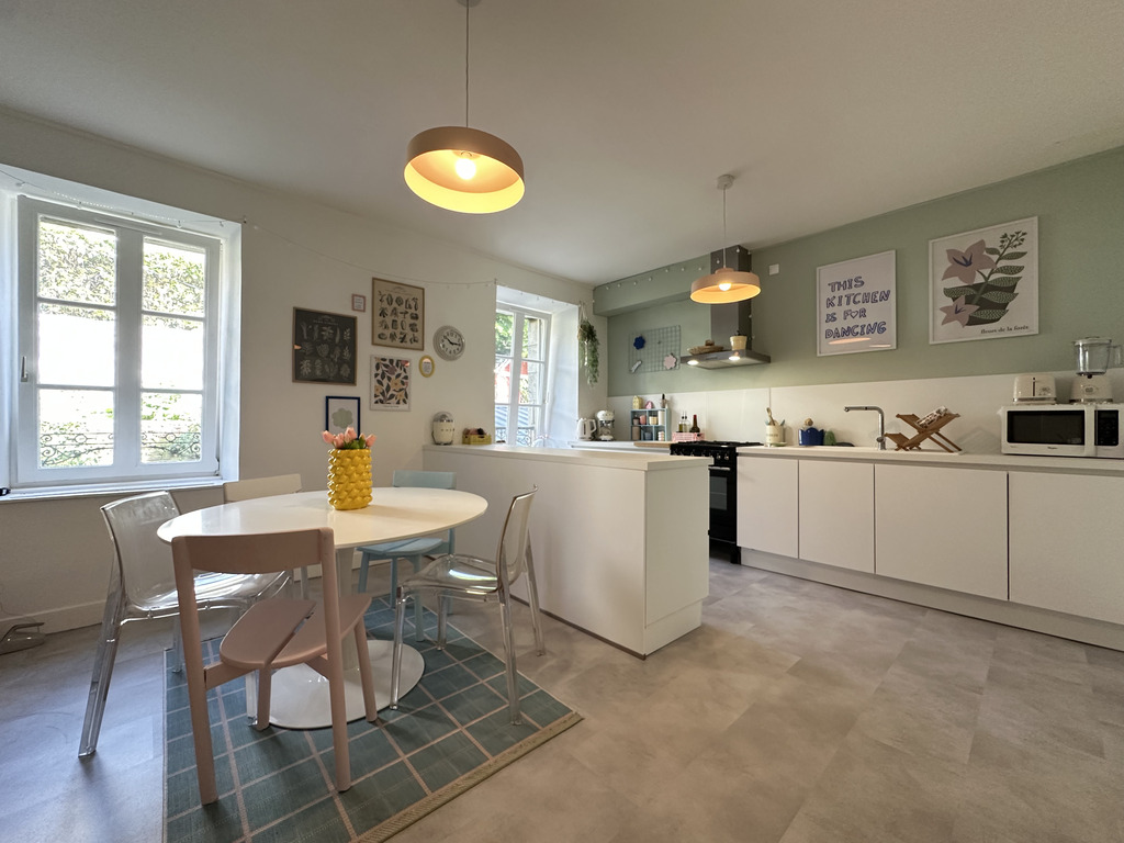 Au Coeur de Quimperlé, L’ Authentique & Spacieux Appartement de 111m² avec Cave ! A SAISIR !