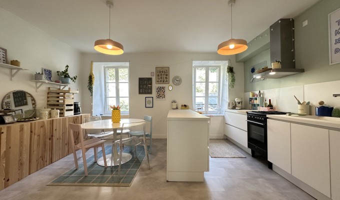 Au Coeur de Quimperlé, L’ Authentique & Spacieux Appartement de 111m² avec Cave ! A SAISIR !