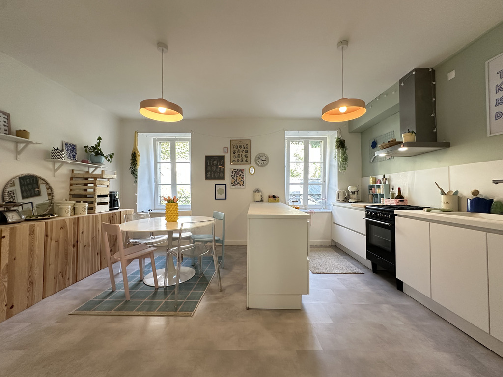 Au Coeur de Quimperlé, L’ Authentique & Spacieux Appartement de 111m² avec Cave ! A SAISIR !