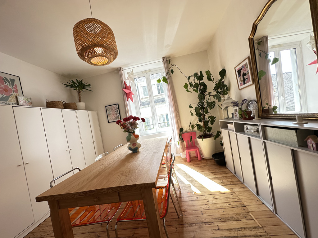 Au Coeur de Quimperlé, L’ Authentique & Spacieux Appartement de 111m² avec Cave ! A SAISIR !