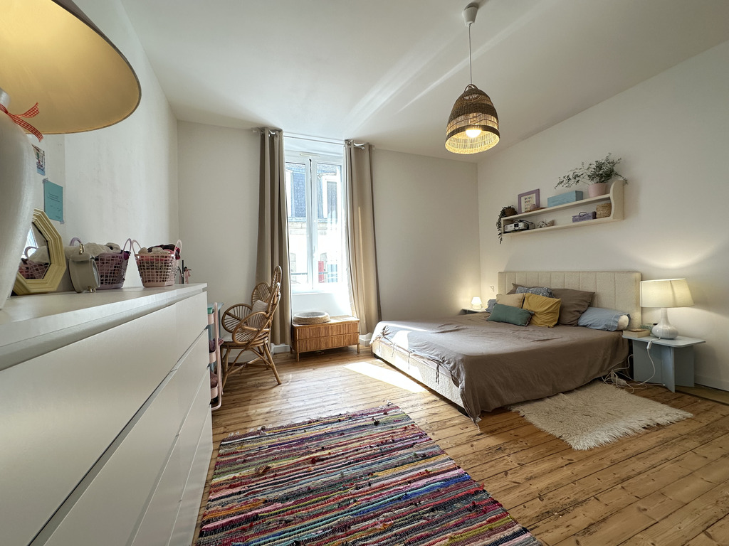 Au Coeur de Quimperlé, L’ Authentique & Spacieux Appartement de 111m² avec Cave ! A SAISIR !