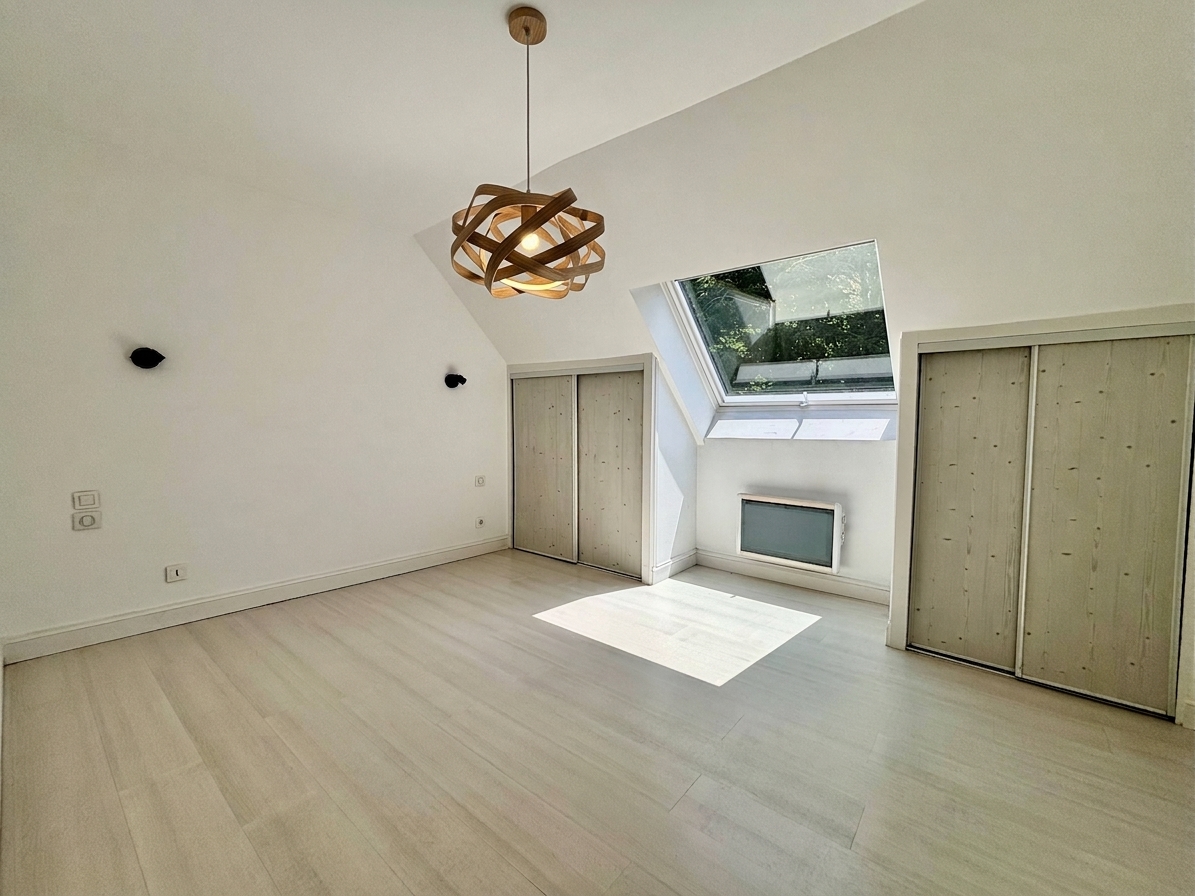 Quimper Centre Vue Cathédrale pour Appartement en duplex (115m2) avec Place de Parking Sécurisée.