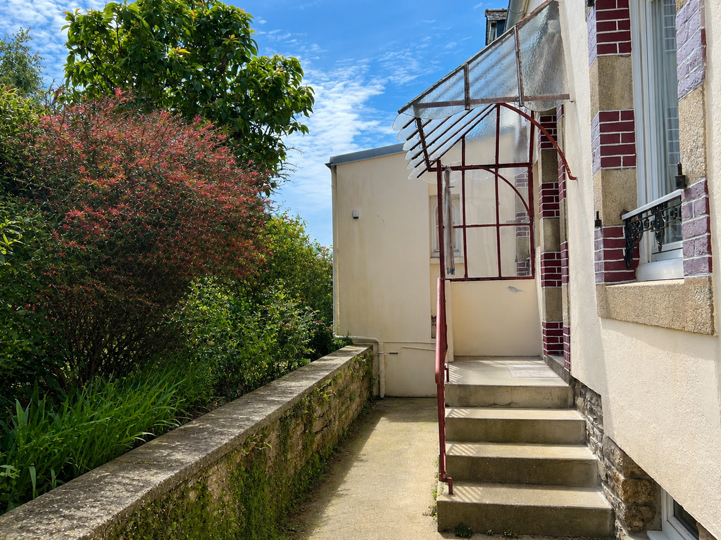 Douarnenez Centre – La Maison De Ville À Potentiel & Son Rare Jardin de Curé Plein Sud