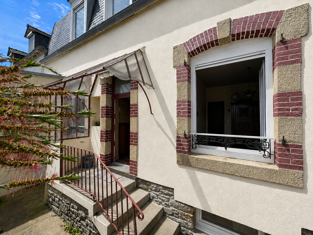 Douarnenez Centre – La Maison De Ville À Potentiel & Son Rare Jardin de Curé Plein Sud