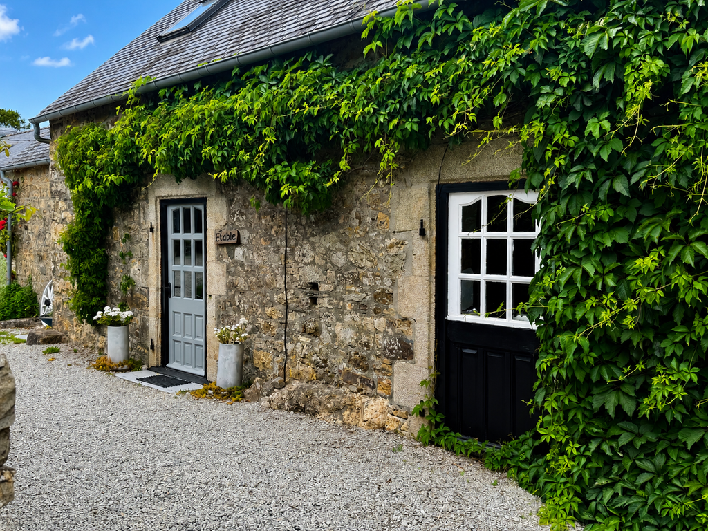 Exclusivité Agence – Presqu’île de Crozon – Entre Terre & Mer, Magnifique Ensemble de Gîtes Sur 15 Hectares de Terrain avec Forêt