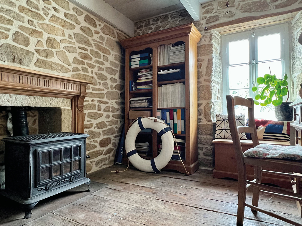 Plogoff – Propriété en Pierre Close de Murs & Jardin Intimiste aux Portes de l’Océan