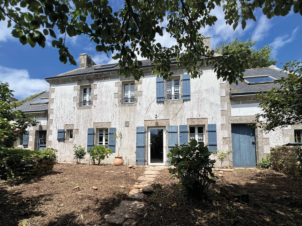 Plogoff – Propriété en Pierre Close de Murs & Jardin Intimiste aux Portes de l’Océan